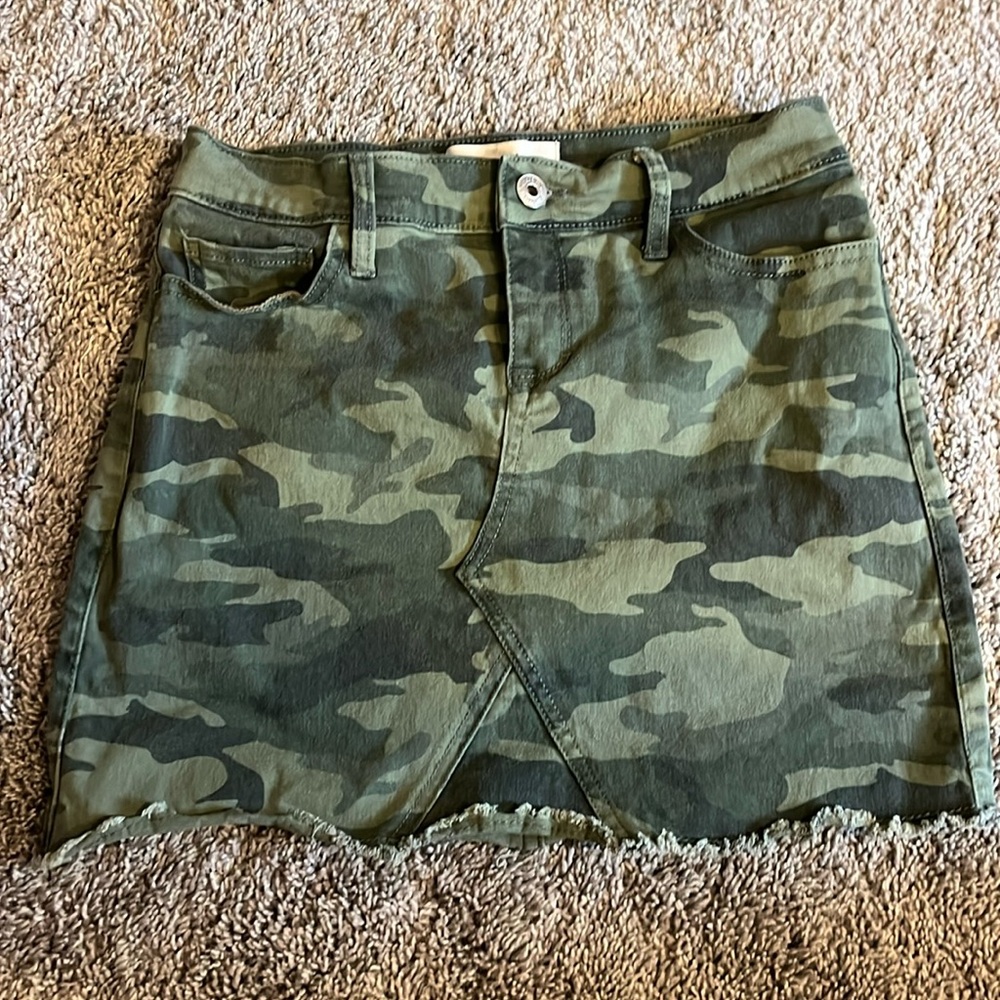 Girls Abercrombie kids camo skirt. Size 11/12